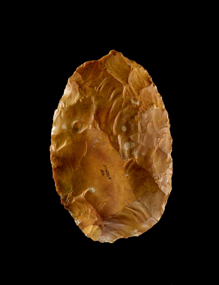 AshmoleanMuseum's tweet image. Palaeolithic handaxe, found at King's Langley in Hertfordshire. See it on display in our European Prehistory Gallery #MusTools ⚙️ 🔨