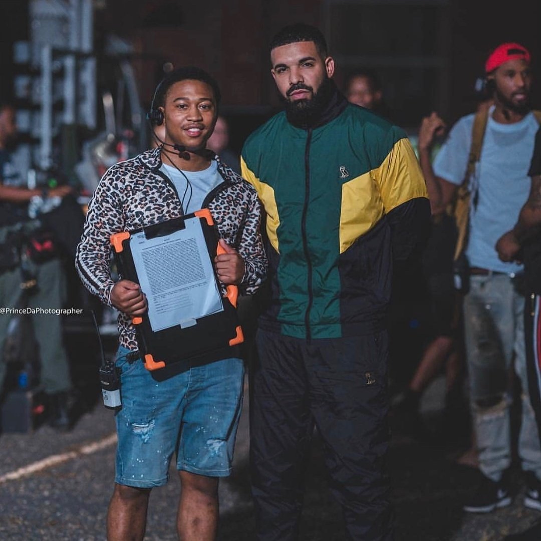 emceeIII's tweet photo. Why is Drake wearing itracksuit yase TPS? 😭 https://t.co/832XpbP3zz
