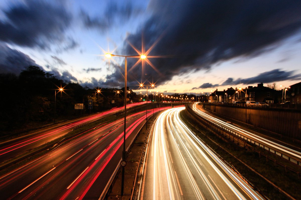 CanonRU's tweet image. Три полезных совета для тех, кто хочет превратить огни ночного города в яркие звезды: bit.ly/2NLRMsr.

#CanonTips