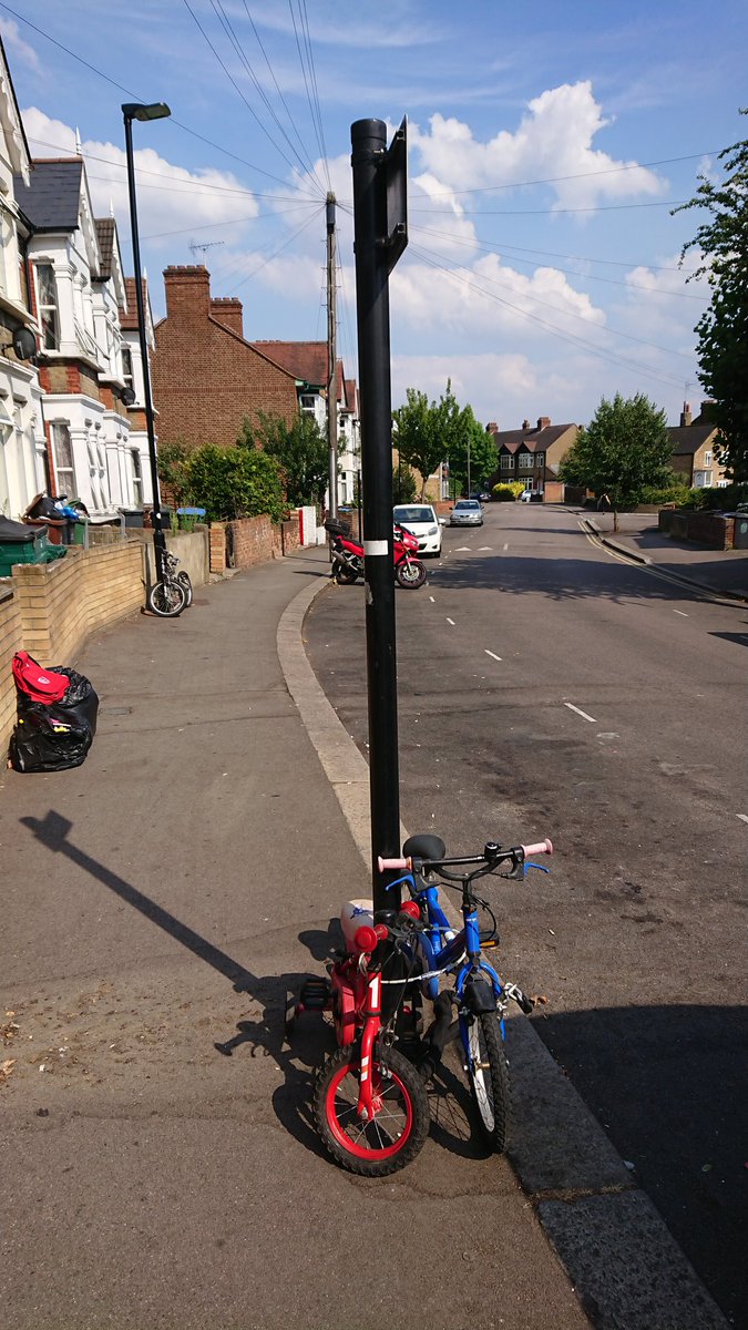 Walked round walthamstow today with some peeps. This was the best thing I saw.. #wfminiholland