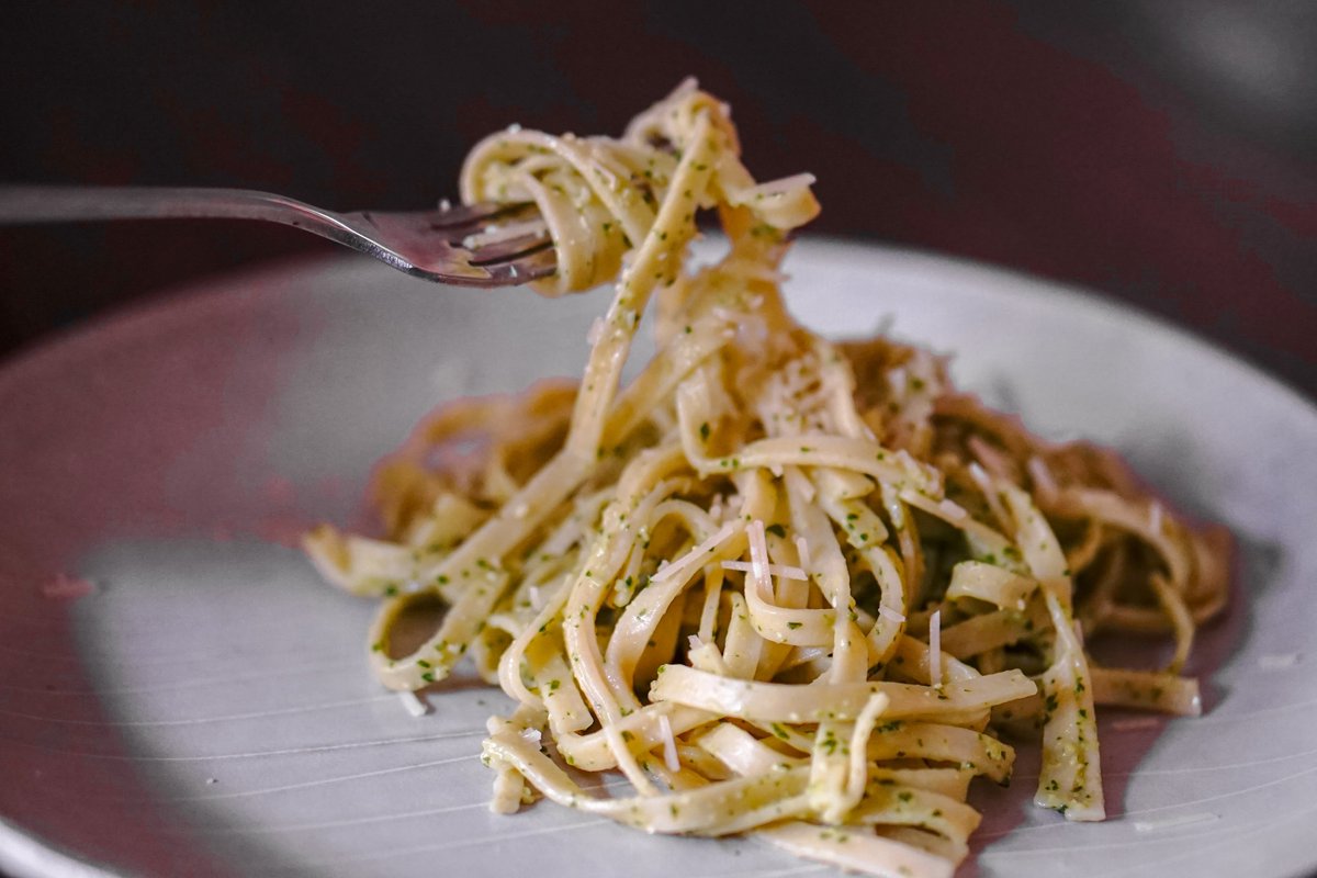 RPsPasta's tweet photo. If you're headed on a family vacation, don't leave that fridge TOTALLY empty. Pre-stock it with a few packages of your favorite RP's (it lasts 12 weeks in the fridge), a block of parm, and maybe some pesto and voila! Quick, satisfying meal for the night you get home! #RPsPasta https://t.co/liNUhNGmoi