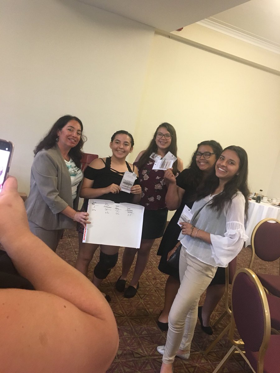 antoinettefox8's tweet photo. #MANA2018 GM providing #STEM workshop to Hermanitas #talent #Latinas @AlmaGCrossley @GM_Diversity Pay it Forward &amp; Make it Personal https://t.co/Q7kFSQ8JRC
