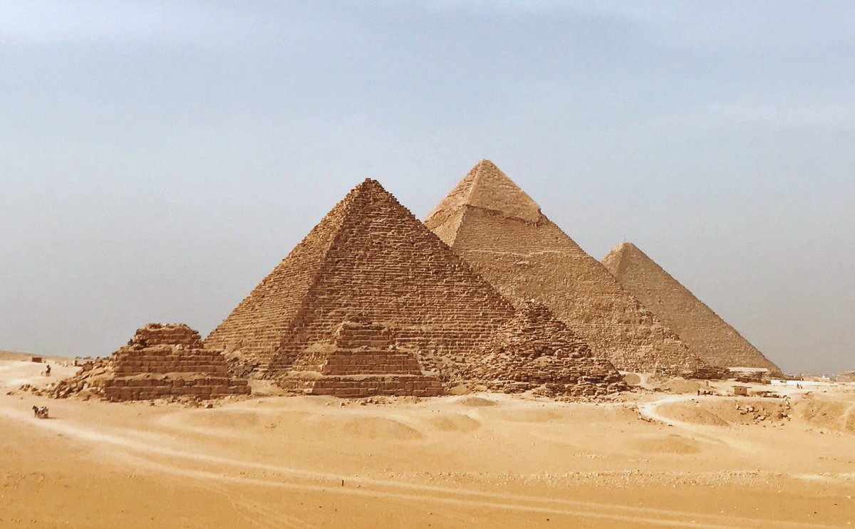 Bouchra Ezzahraoui, co-founder of cult-favorite fine jewelry brand <a href="/AUrateNewYork/">Aurate</a>, makes entrepreneurship look effortless – even on vacation. elsw.re/Escapist-Essen… #outofoffice #welltraveled #travelinstyle