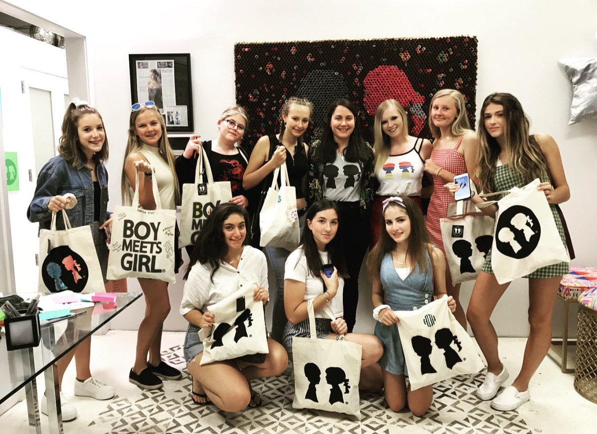 BoyMeetsGirlusa's tweet photo. We had such a great day with the @seventeen's #SeventeenFashionExperience groups at our office! DIY, wishes, and more. #boymeetsgirl #boymeetsgirlusa #boymeetsgirlu #bmgu #seventeen #17inthecity 😍 https://t.co/syMGDS9fJn