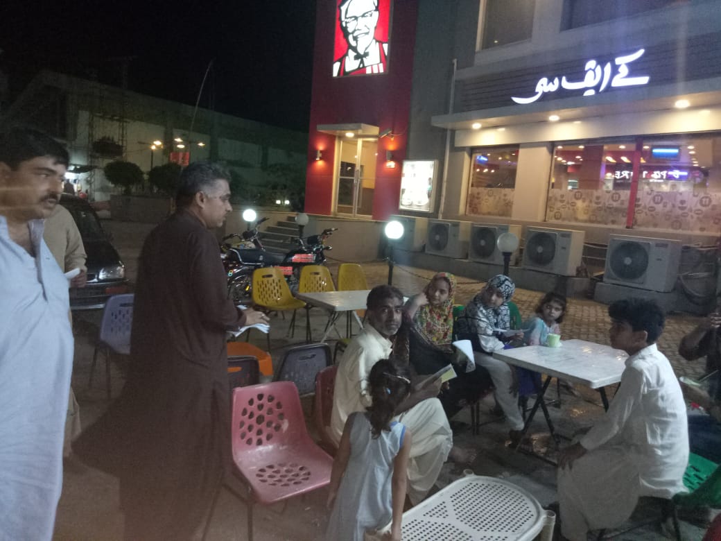 NadirAliNadir_'s tweet photo. @LiaquatShahani_  Gen Sec PPP Cultural Wing Sindh doing door to door Campaign market , Shahahi Bazar in larkana city of @BBhuttoZardari  N.A 200 &amp; @FaryalTalpurPk PS .10 @KhuhroNida PS 11 with @qadir_saba @AshfaqueMemon_ 
@Hussain79083250 https://t.co/FzGfhjVPR8 https://t.co/OBfNAy3N2q