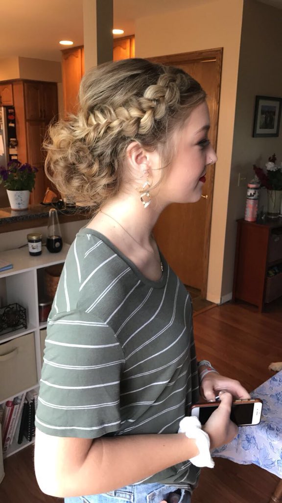 KFunchion's tweet photo. Accepting new clients! 

•color
•cut
•makeup
•special occasions

DM for phone number and details😊 https://t.co/btYMzCddWh