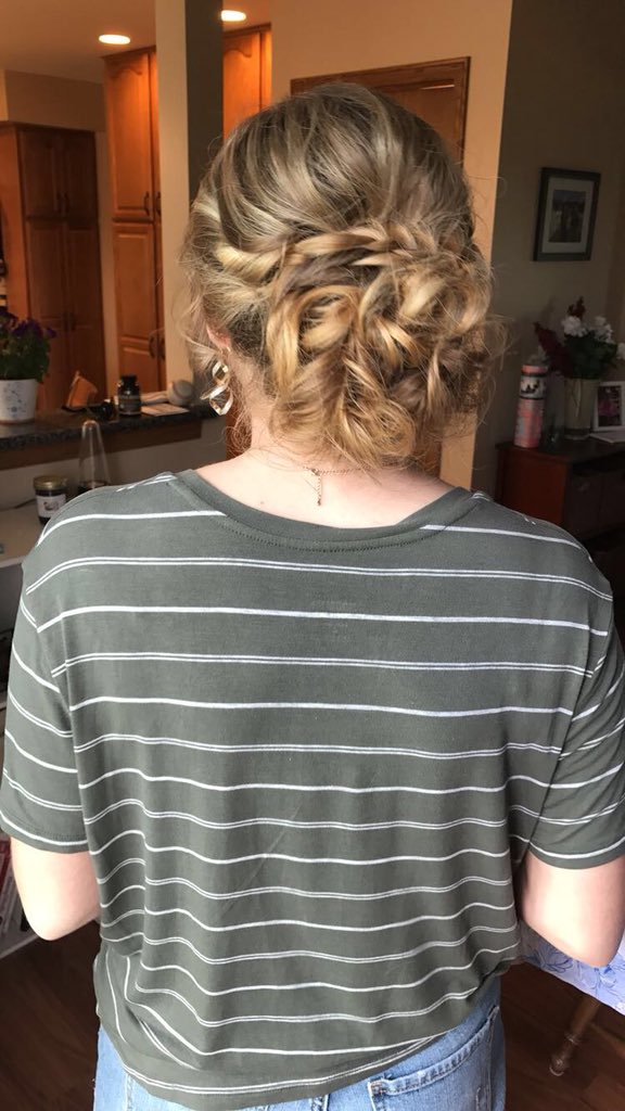 KFunchion's tweet photo. Accepting new clients! 

•color
•cut
•makeup
•special occasions

DM for phone number and details😊 https://t.co/btYMzCddWh