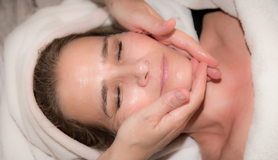 z101digital's tweet photo. Especialista en estética aclara que el botox no crea volumen en eárea aplicada.
Conoce los detalles aquí: https://t.co/hFSoawjjYM
#ZDigital #Z101 #Noticias https://t.co/Y87z5zrkjB