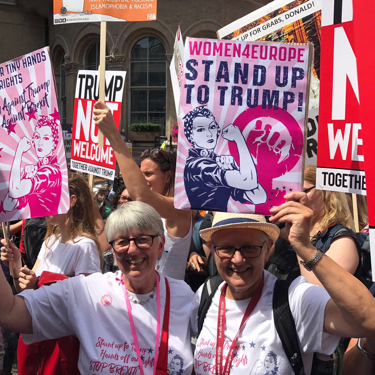 Wonderful to see ⁦@Women_4_Europe⁩ and their beautiful signs today!! #AgainstTrump #AgainstBrexit ⁦@BestForBritain⁩