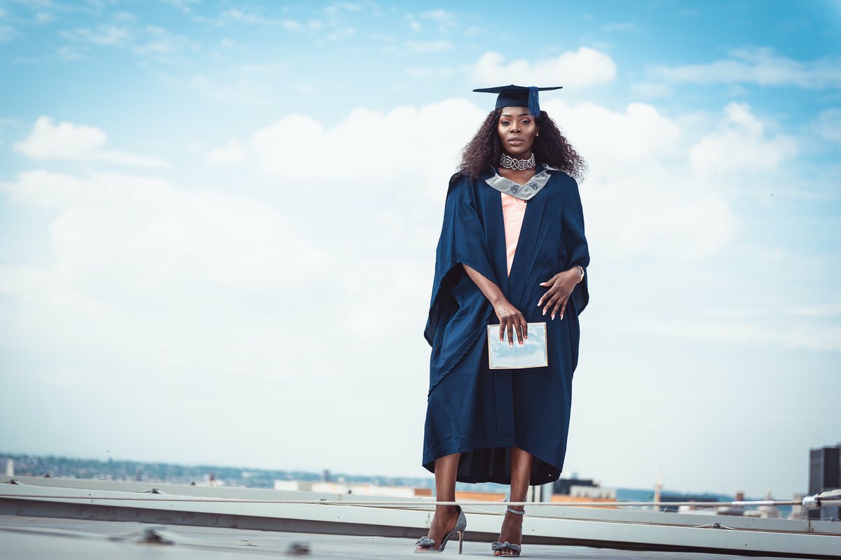 EssodPhoto's tweet image. It's that time of year again! Graduations all week from Liverpool to Manchester to Warwick! Bukky kicking it off in style ! @Osegbenga and @UgoTheGogo know 😌😌