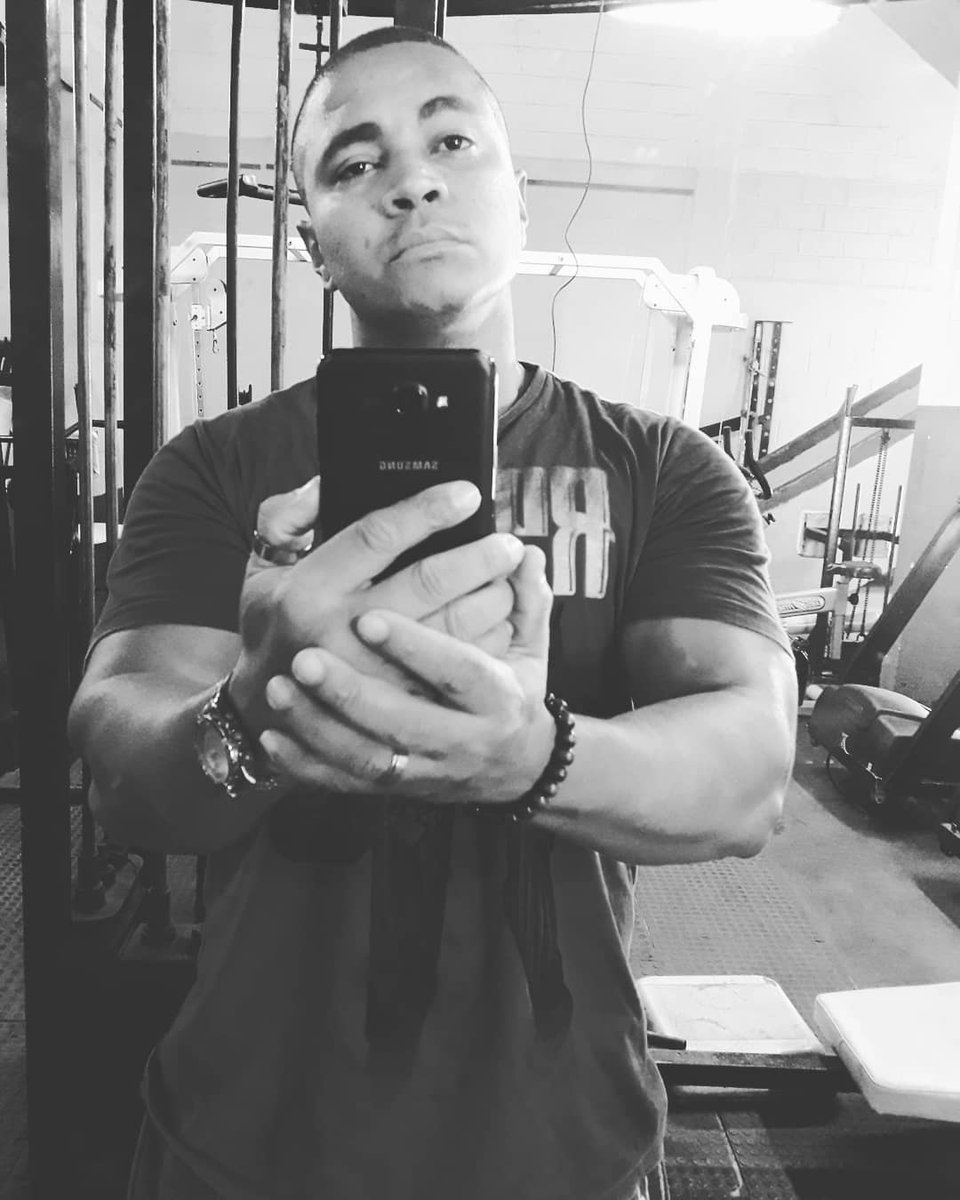 naldocastrosilv's tweet photo. Sexta-feira 13 é o pique 💪 #13memo #vemcompai #bodybuilder #desistirnunca #flowdase #SextaDetremuraSDV #strongmen #lifestyle  #NoPainNoGain https://t.co/OcbhtbFNcS