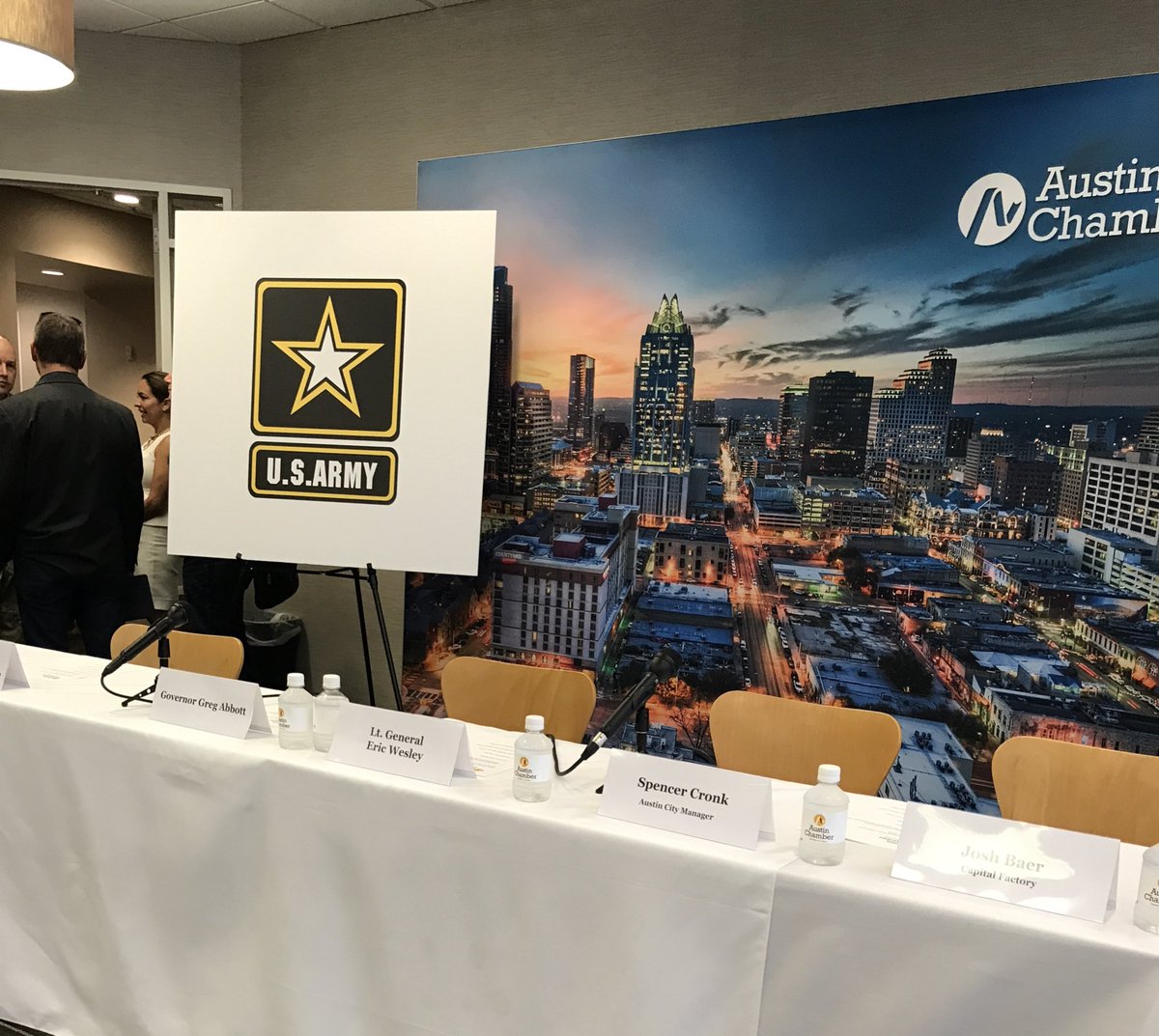 Rose_Lori's tweet image. Waiting for a press conference about the Army #FuturesCommand at the @AustinChamber. Speaking is LTG Eric Wesley, integration management officer for the new command.
