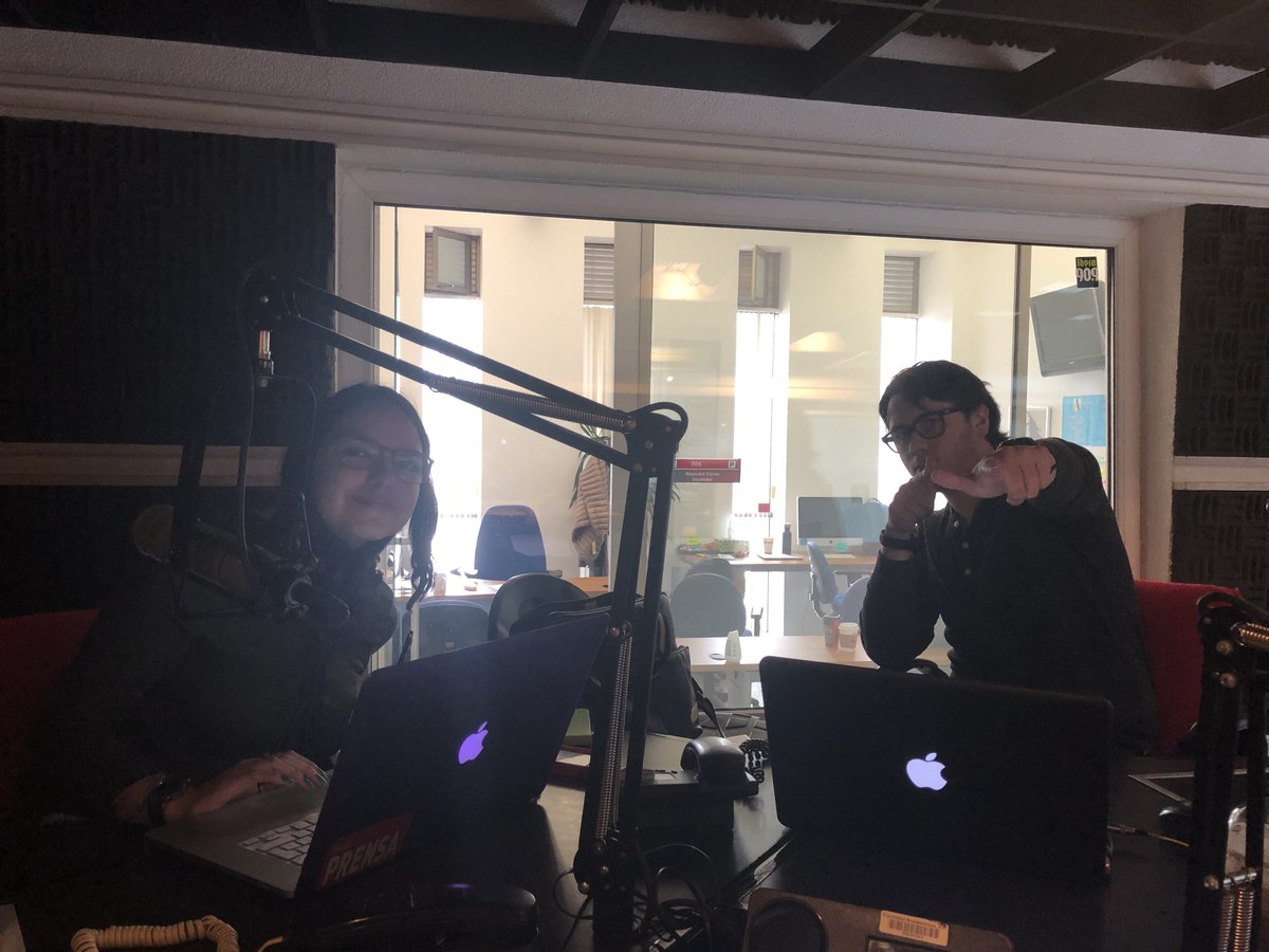 ¡Ya inició el último #Kilombo909 antes de irnos de vacaciones sintoniza en ibero909.fm o 90.9 fm! Hoy nos acompaña nuestra querida @RoxAguilar23 y <a href="/DEstebanezG/">Diego Estebanez G.</a> en los micrófonos! 🎤