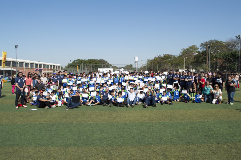 futboltotal_py's tweet photo. Hoy dimos cierre al primer grupo de la colonia de vacaciones con la presencia de Paulo Da Silva y @sa_sa21 😃⚽️ https://t.co/pzlsB3X4gd