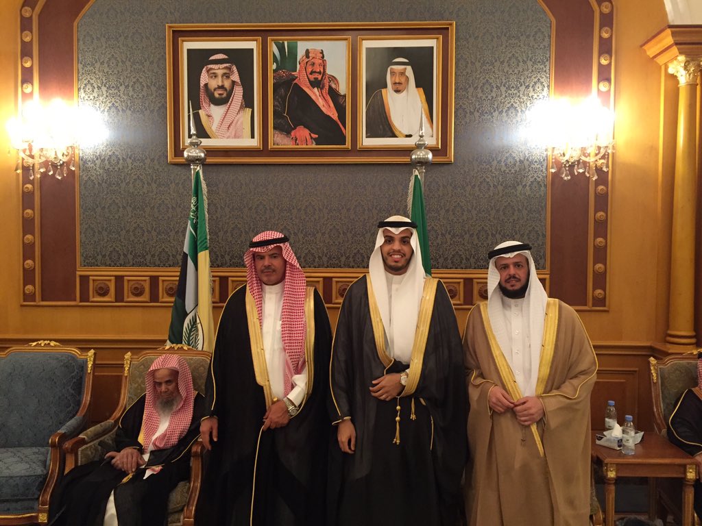 ibessa_11's tweet photo. ابارك لإخي محمد زواج ابنته الي الدكتور عبدالملك الخضير 
الله يوفقهم ويجمع بينهم على خير
@Th3diq443 
@Alissa_Family https://t.co/9MOL92GQwn