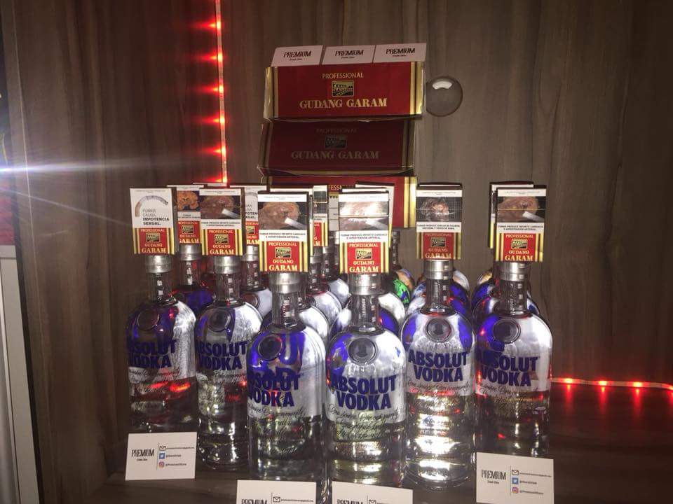 WessAvila's tweet photo. Sábado não tem nada pra fazer ???? VEM PRA 10barra10 bailão com o grande Dj Diego Ambrozi, Dj W e DJ Bernardo Ramos, OPEN DE ABSOLUT com energético, Open de gudang...e muito mais!!!
@guilhermekury
@djbernardoramos
@diegoambrozi
@StoreDrink
Inf na DM . https://t.co/l8rhelP3WV