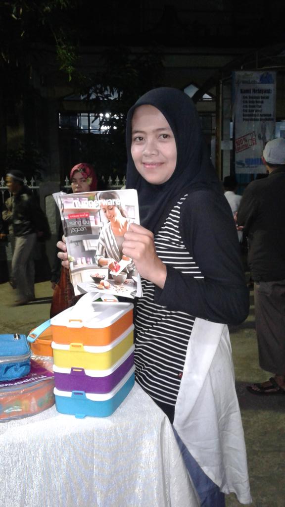 Nurfitriyanti_V's tweet photo. @tupperwareID Seneng banget saat nunggu si kecil tampil dalam pentas seni, ada party Tupperware. Segera buka, lihat, wow banyak produk baru yg kece dan keren. Lalu #SelfieWithCatalog #KatalogTupperware terbaru dech π
Ikutan yuk
@AHerdarin @d7d17d19d64b433 @rianachadel @Reyrismaa @shinta1482 https://t.co/qjsLA8jihj