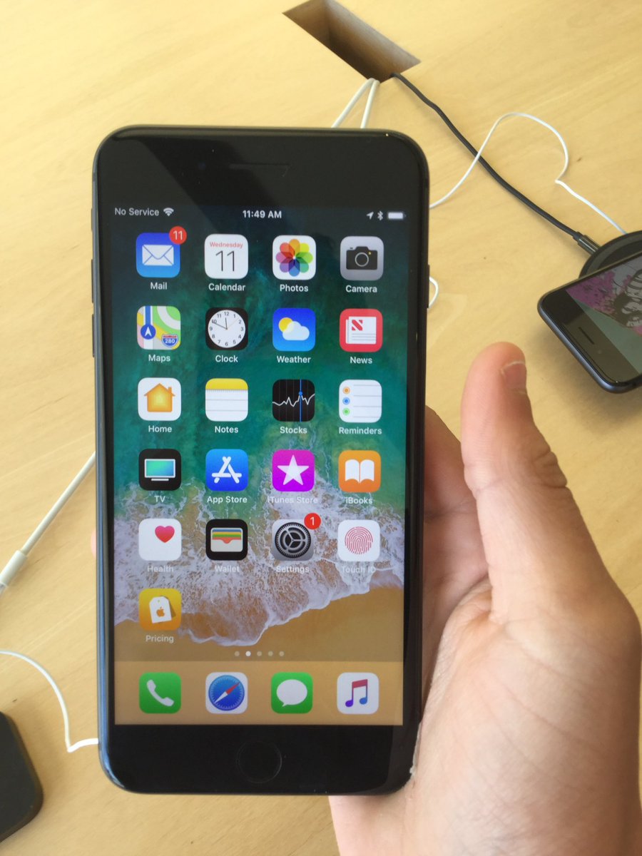 TechItOut4's tweet photo. iPhone 8 Plus Black! #youtubers #ios5 #ios6#ios8 #ios9 #ios10 #ios11 #ipad #imac #iphone5 #ipodtouch4 #ipodtouch2 #dellcomputers #imovie #iphone2g #iphone3g #iphone3gs #ios1 #iphoneos1 #iphoneos2 #ios2 https://t.co/o3aYUzw6iV