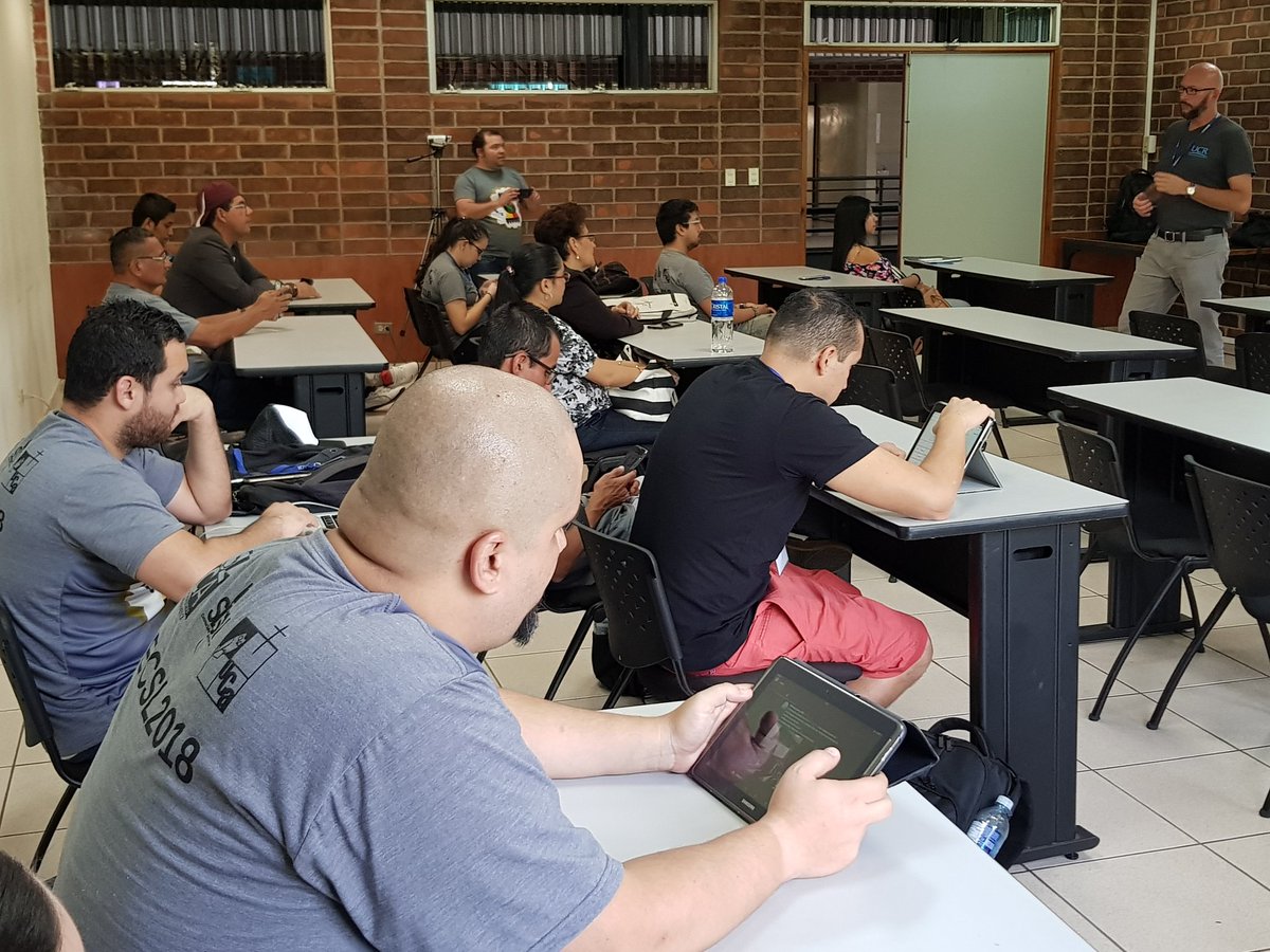 alonsomattei's tweet photo. .@leojimenezcr expone sobre el Proyecto de Derecho a la Comunicación del @PROLEDI_UCR en el #ECSL2018 @ciucr https://t.co/dc1oDcjCIH