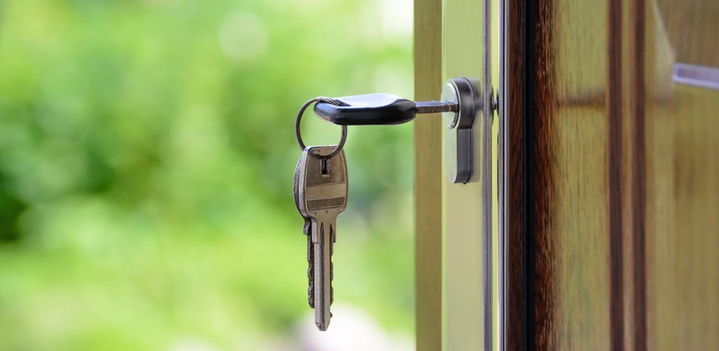 MAX6MUMSECURITY's tweet photo. Cylinder snapping is thought to account for a quarter of all break-ins. Is your home protected? #HomeSecurity #DoorSecurity #CrimePrevention https://t.co/ANqvXSrPeH