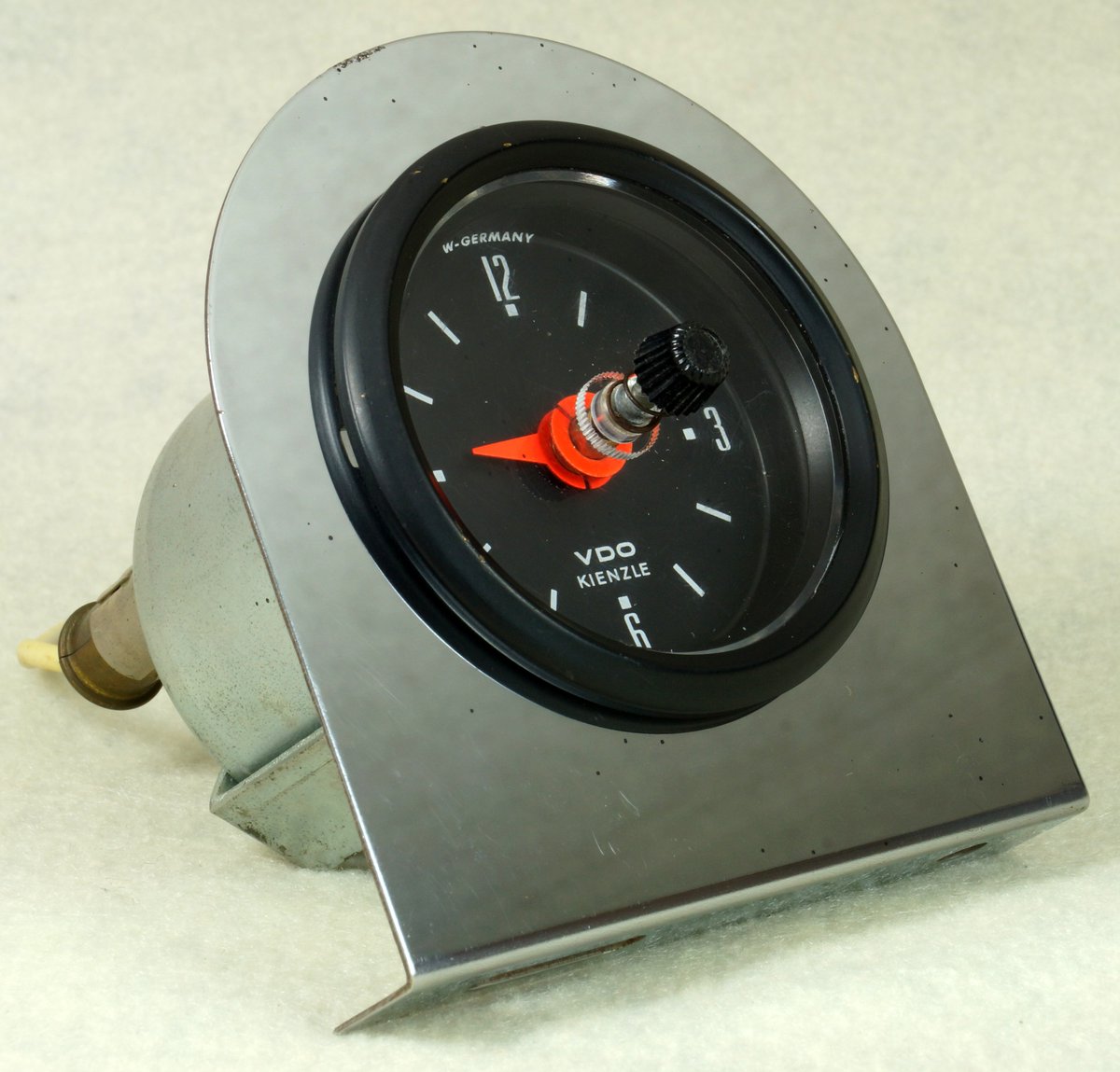 Tin_Can_Alley's tweet photo. #Vintage 1960's #VDO #KIENZLE Dash #Clock Round 370.216/1/1 West #Germany https://t.co/W0LyfKEbb4 #WestGermany #Auto 

#eBay #Auctions https://t.co/nkM6hZv2Jv

New #Collectibles #Mantiques https://t.co/OCGtvZlffo

#Pinterest https://t.co/lVjmk9EBr4
#Mancave #Automotive #DashClock https://t.co/7yO1C8eKog