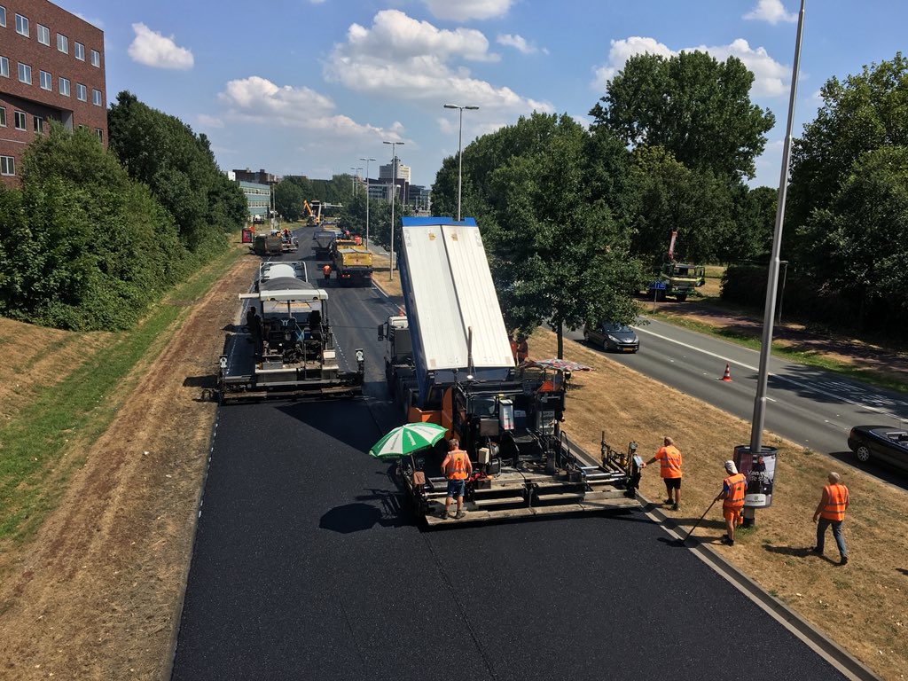 MaikelWelmers's tweet photo. Metarmofoseallee @gemeentearnhem #asfalt #onderhoud fase1 door @Roelofsgroep met hulp van #AVJR en #Ruschasfalt nu nog de #belijning door #geerdink #weermooigelukt https://t.co/H1H2wmLdk6