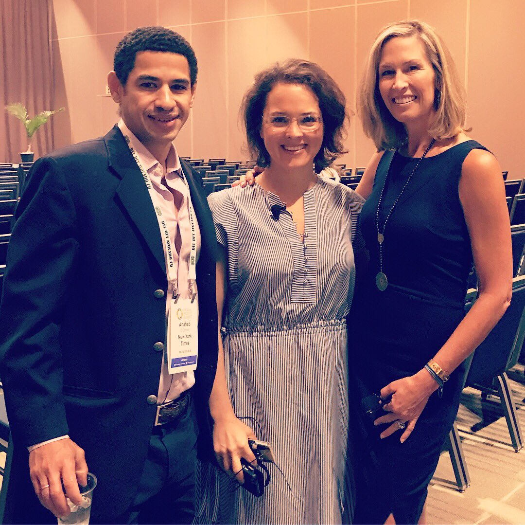lauraevansmedia's tweet photo. Clearly passionate about storytelling, messaging and solution based journalism. Lots of animated hand gesturing here. 😂 Great to be part of this panel at the @OrgProduceSum with @ashleykoff and @anahadoconnor #ops2018 https://t.co/vLUxuLOrdt