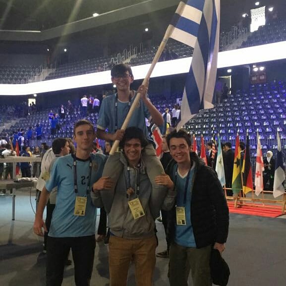 olimpiadamat_uy's tweet photo. 🇺🇾🇺🇾🇺🇾🇺🇾 se siente el orgullo? Ellos son tú selección también! 🇺🇾🇺🇾🇺🇾 🇺🇾 y participaron del mayor evento matemático juvenil del mundo!
🖒 Me gusta y 👉Compartir para sorprenderlos y apoyar la educación! https://t.co/QM9TQVM4L3