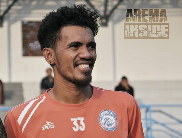 Sempat ditawarkan ke Arema musim 2013 silam. Akhirnya dia gabung pertengahan musim ini. #aremainside #aremafc #sasaji #alfintuasalamony #maluku #aremania #aremanita #defender #football #indonesia #singoedan ift.tt/2uljEwr