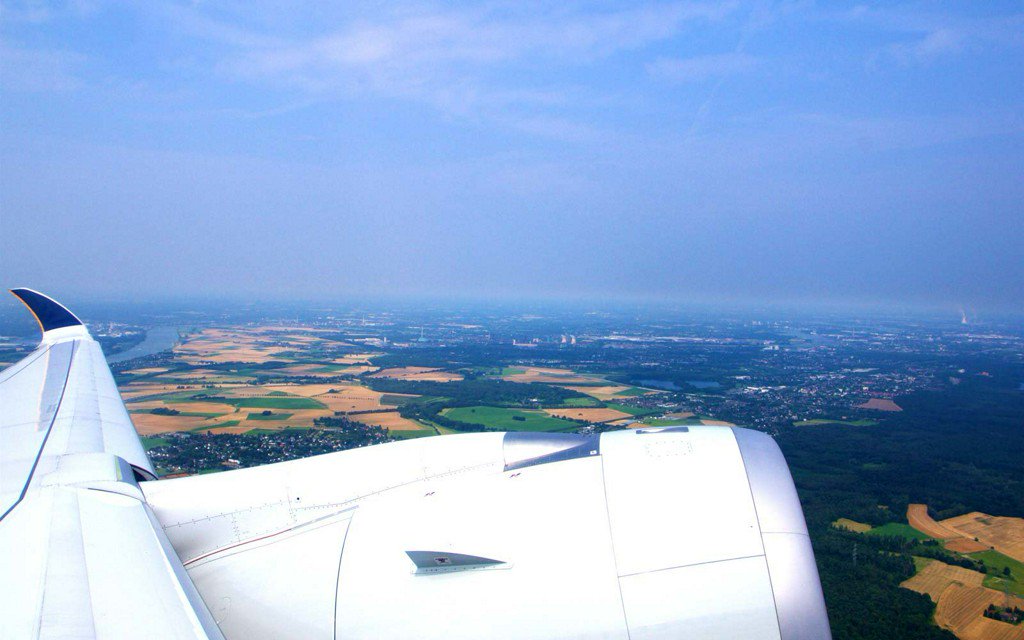 TravelLeisure's tweet photo. These are the World's Best international airlines #TLWorldsBest https://t.co/uY2jWH5KWs https://t.co/wHNTifYoMK