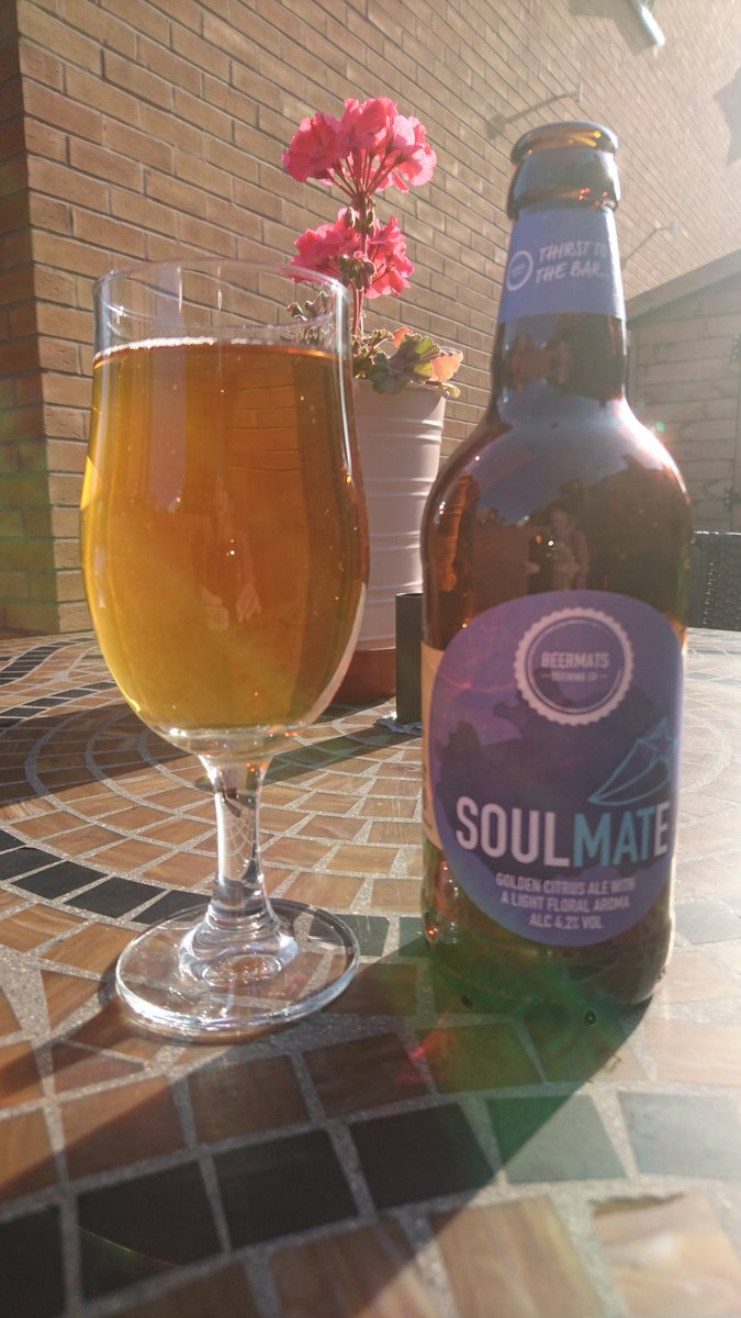 BeerTimeNow's tweet image. Lovely summer evening and beer o'clock has arrived courtesy of a glass of Soul Mate from @beermatsbrewco Delicious, light and refreshing.