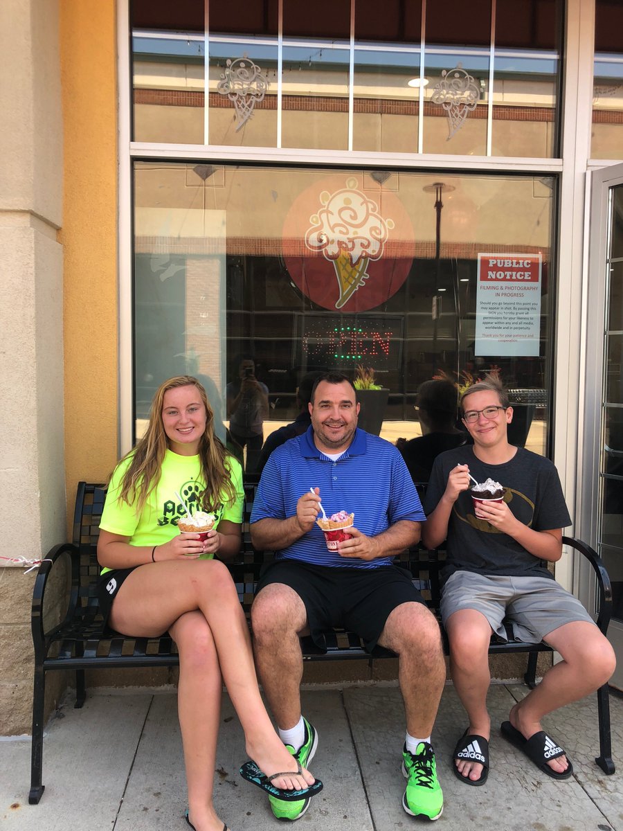 ColdStone's tweet photo. #RandomActsOfColdStone is celebrating our 30th Anniversary with FREE Ice Cream in Novi, MI today! Stop by before itโs too late! https://t.co/JO8b5a4D5x