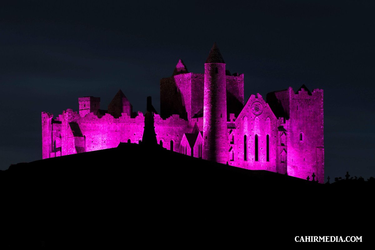 Rock of Cashel In "PINK" supporting support Breast Cancer Research. Photo: Cahir Media. Copies of the photo available via: shop.cahirmedia.com/p449492806
For more on why the Rock Of #Cashel is pink see: 
breastcancerresearch.ie/rock-of-cashel… #tipperary #visitireland
