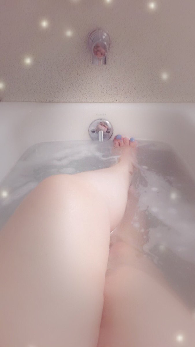 queenlydi's tweet photo. It’s Friday the 13th which means empty your wallets boys .. bow down and become broke for me . Payment methods in bio 😁 #findom @RtBBWFindom @ShrunkBoy @rtserf @RTslaveboy @RTPork @RTP1G @rtswine @Weak4feet @rt_feet @rtdumb https://t.co/bWsJqQbzoT
