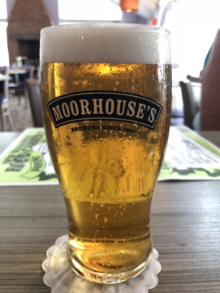 IanCardy2's tweet photo. Well it’s Friday another week over & certainly ready for the weekend sunshine #cheers @Moorhousesbrew #realale #beer #150yearsinthemaking #perfectioninaglass #newwaggoners #burnley https://t.co/oPMJqFVLgy