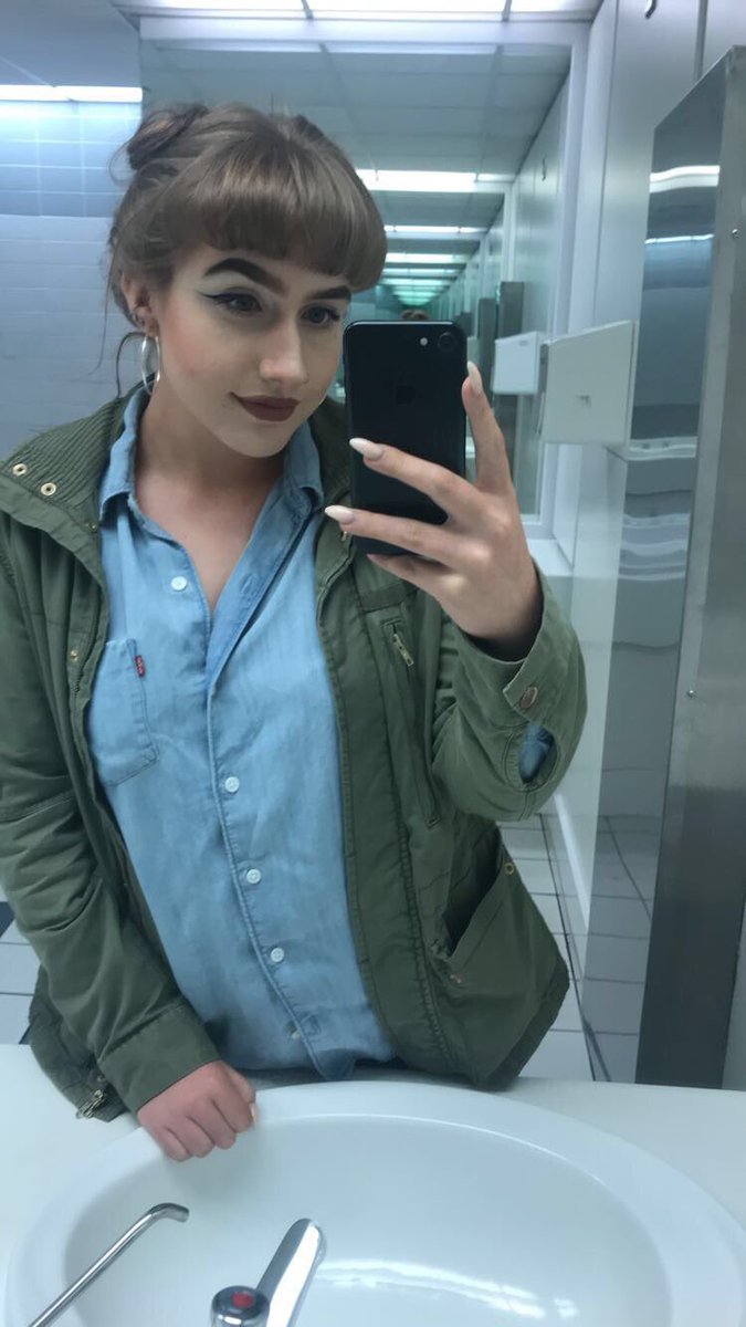 ouutlines's tweet photo. only ever get nice pics in the bogs x https://t.co/m7Y2pPg9Ol
