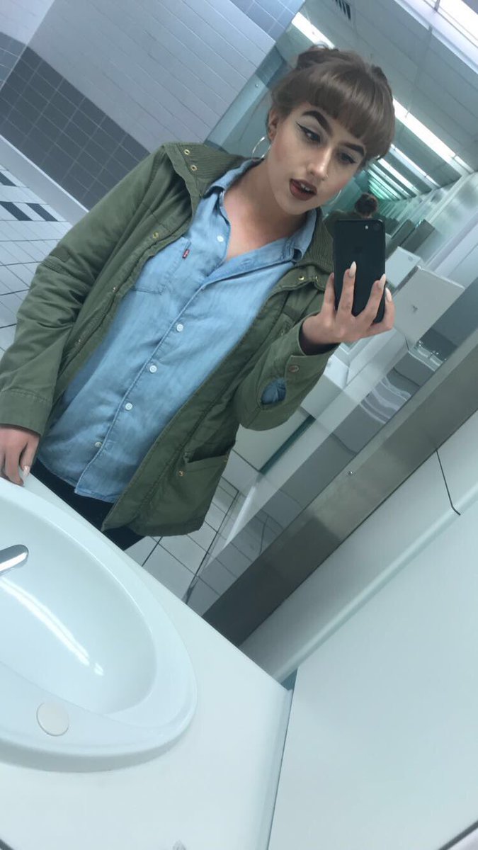 ouutlines's tweet photo. only ever get nice pics in the bogs x https://t.co/m7Y2pPg9Ol