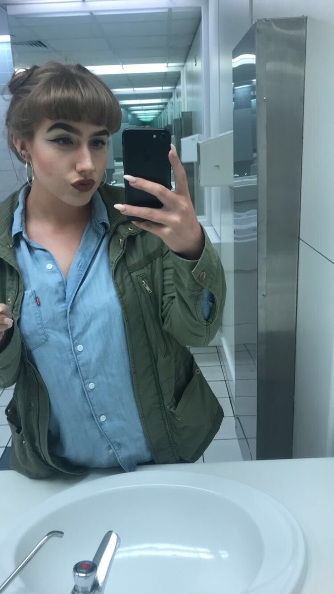 ouutlines's tweet photo. only ever get nice pics in the bogs x https://t.co/m7Y2pPg9Ol