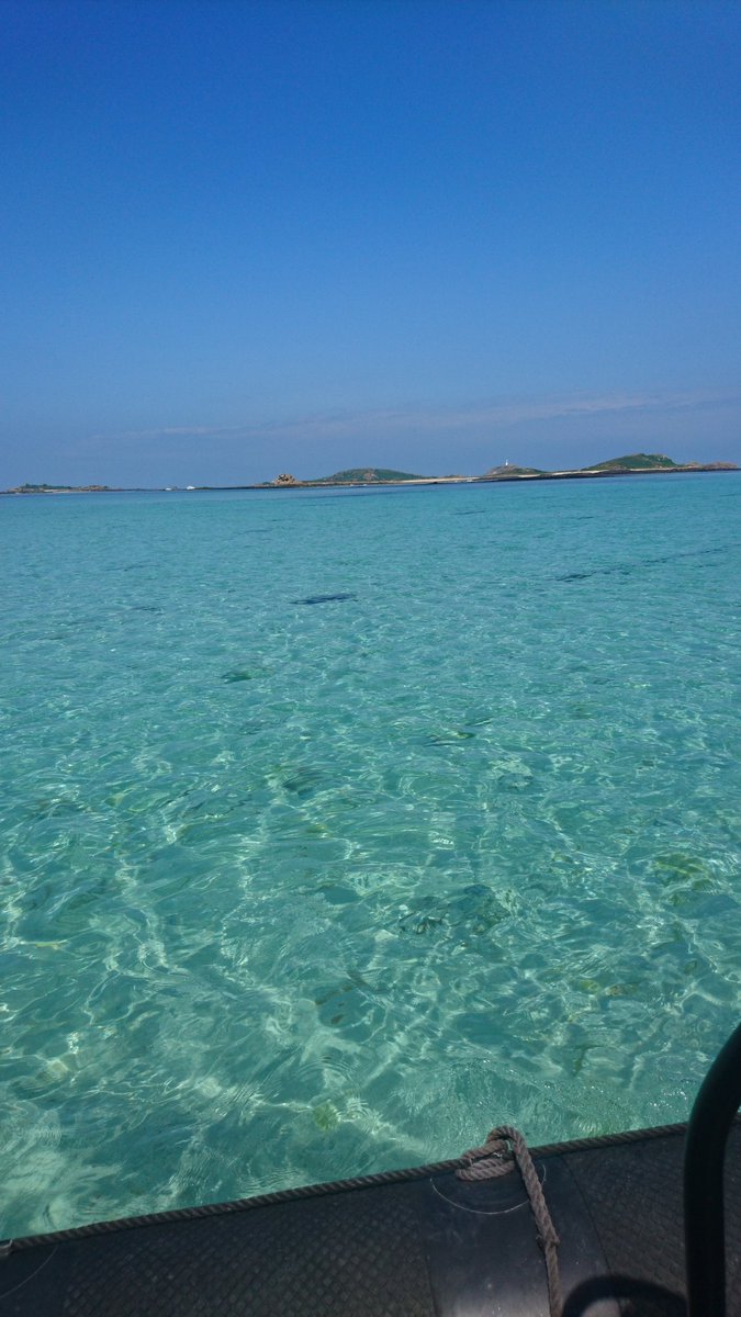 FastboatScilly's tweet image. Today has been tough!!! The commute mid morning was hell!!! #Scilly @visitIOS