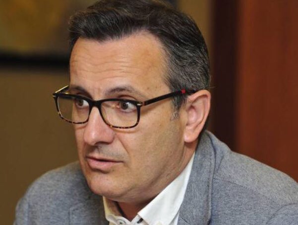 Vuestra primera decisión cuando llegasteis al poder en 2004 fue liquidar el Trasvase del Ebro. La primera en 2018 ha sido cargaros el AVE a Murcia. Jamás tendréis perdón. Habéis vuelto a traicionar a nuestra Región y nunca lo olvidaremos. Sois lo peor que existe para esta tierra.