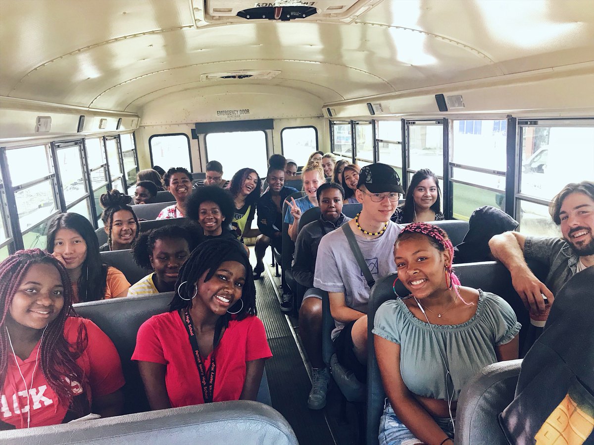 JXTA_ARTS's tweet photo. VALT (Visual Arts Literacy Training) students on a field trip to visit VALT leads @drewpetersonart & Leslie Barlow’s studios 🎨🚌 #JXTASquad #FieldTrip https://t.co/bKdJOptV4p
