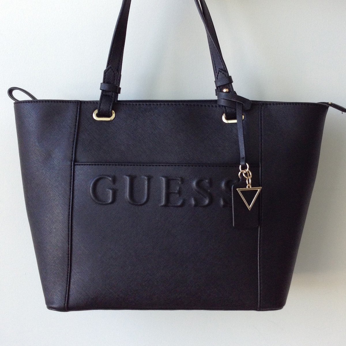 platosbarrie's tweet image. It doesn’t take much guessing to figure out that we LOVE Guess! #purse #stylefordays #chic #PlatosClosetBarrie #gentlyused // #Guess large tote, $45 //