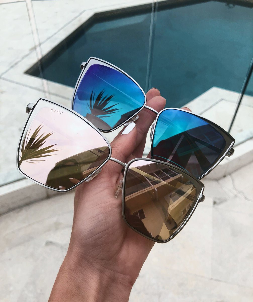 kaasee_smithh38's tweet photo. Becky is Back!😍 Everyone’s fave @diffeyewear cat eye sunnies are back in 2 new colors: light gunmetal + blue flash lens, brushed silver + taupe flash lens. Shop the Becky and get ready to slay all summer long!!!💙 #DIFFAmbassador #DIFFeyewear #DIFFDay #BrandAmbassador https://t.co/83aHpXOEhv