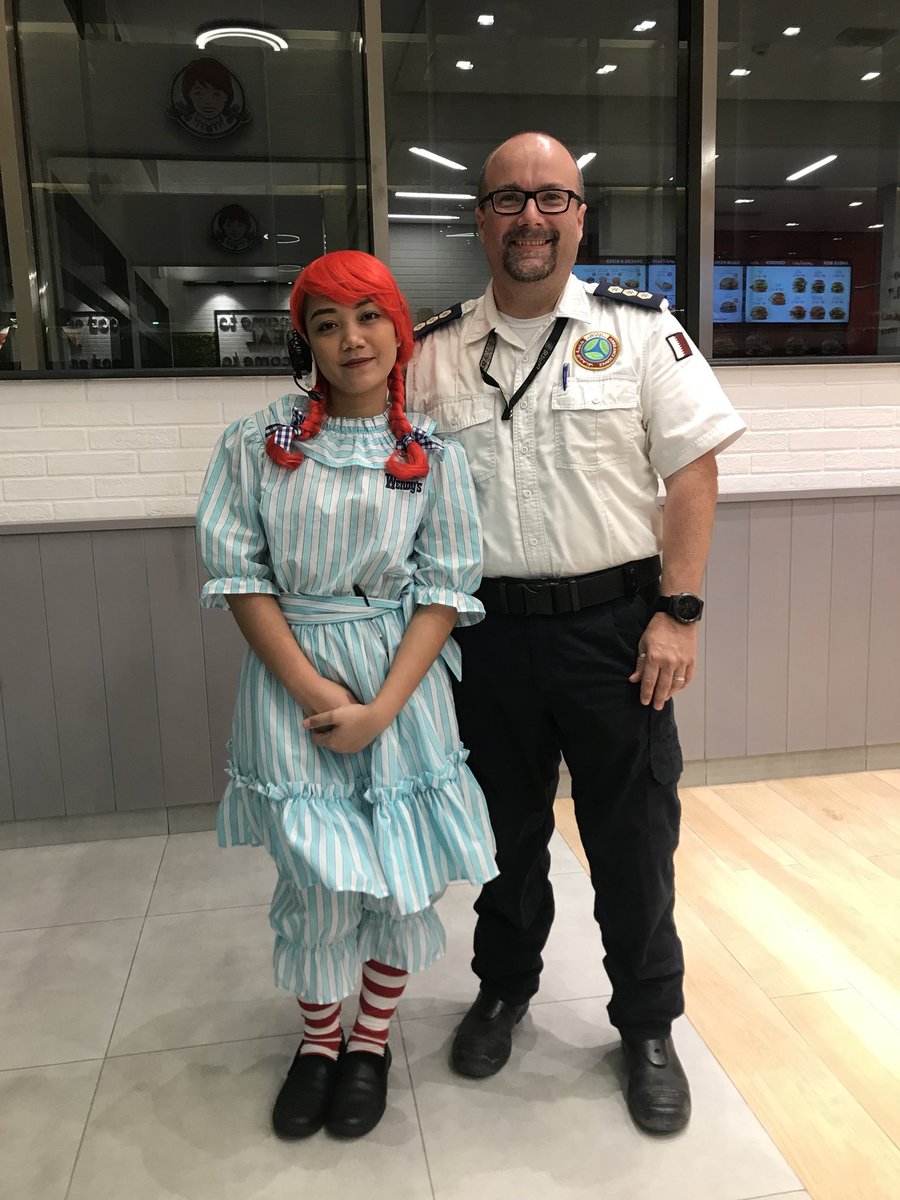 Armor_10's tweet photo. Guess who I got to meet here in Qatar! Thank you for taking the time for the photo Wendy. It made my night. #SayNoToFrozen https://t.co/onyvGIpQp5