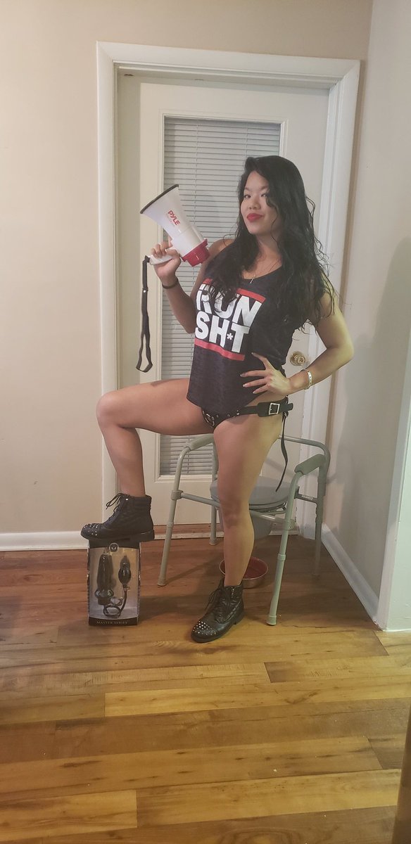 MistressAlexisK's tweet photo. #TooHotForIG #IRunShit #Heckle My slaves into #Submission I like to control how #PhysicallyDemanding I am. Thanks to My puppy who got Me an inflatable anal butt plug. #Hardcore #ToiletTraining Lapping My #GoldenNectar from the doggie bowl. You don't even get it from the source. https://t.co/n5BqQ0f4HX