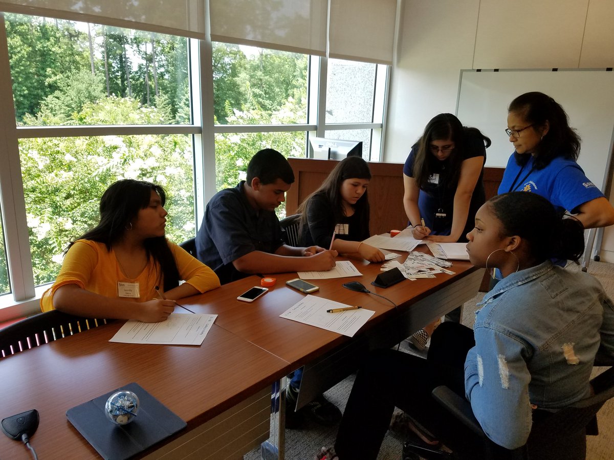 adalynnelopez's tweet image. @SCSUpwardBound coding using #Codesnaps app with @SASsoftware volunteers &amp;amp; @SASeducator.