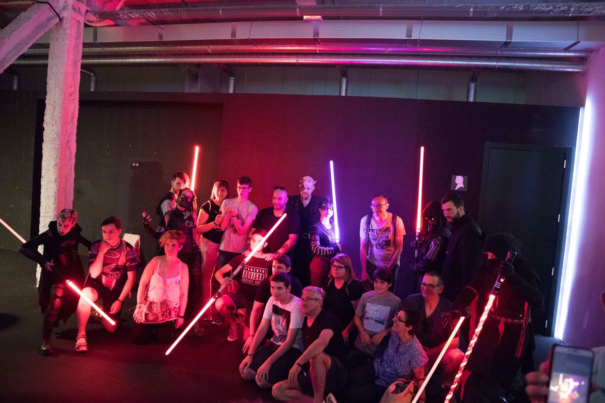 ES_HORUSET's tweet photo. Misión cumplida en @expowars ! Vol.1 #starwars #Sith https://t.co/0MP8QnlSss