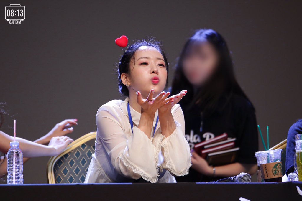 awaskeepincute's tweet photo. 180713 Bomi at Noryangjin Fansign || by 8시13분 #에이핑크 #보미 #윤보미 #Apink #에이핑크_1도없어 #ImSoSick3rdWin https://t.co/3kIEjPjSYv