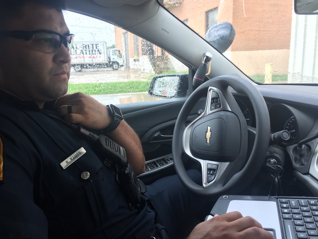 OmahaPolice's tweet photo. New Officer completing a report.  Officer Ramos is completing his field training.  #fto #copwork #OPD via @OPDOfcDecker https://t.co/DBDSgYoMki