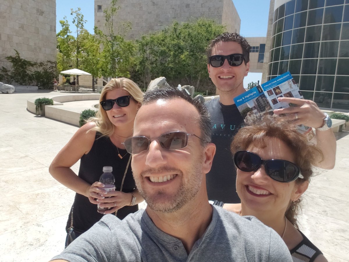 bobjmurphy's tweet photo. Hunting at the Getty! @watsonhunts Go Team #2! (Do Not Press Go!) https://t.co/nTPQjXvQAW